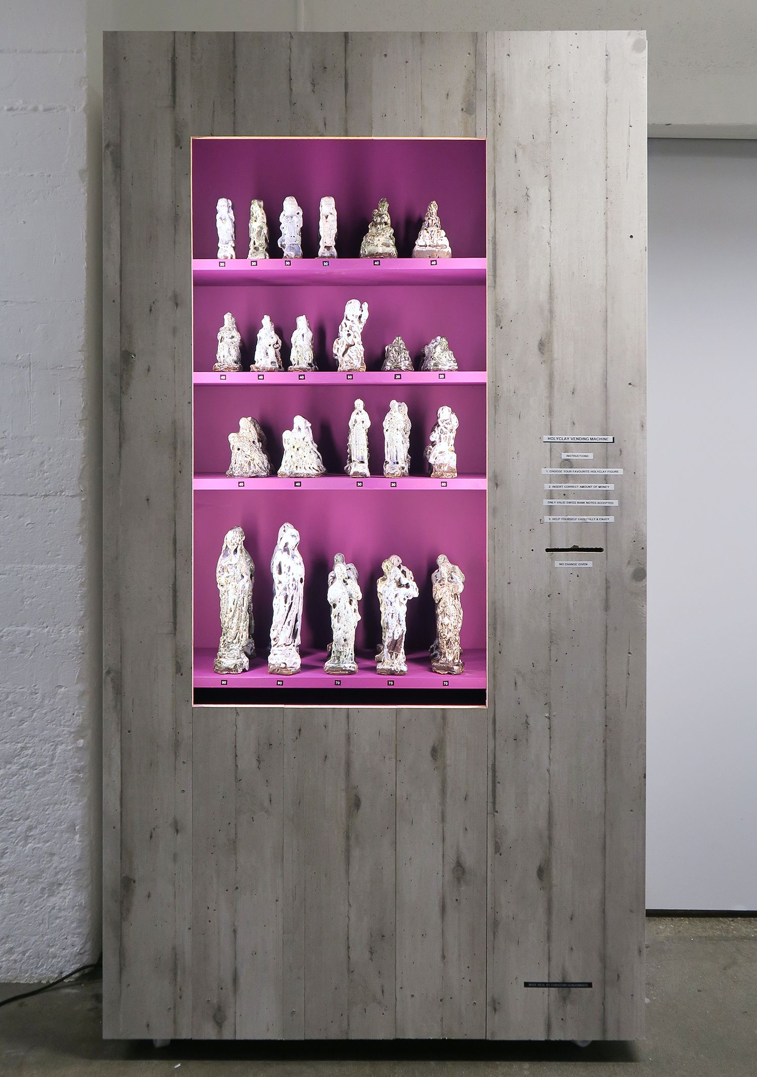 Holyclay vending machine